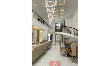 Rumah Mewah Ada Lift dan Kolam Renang di Pondok Indah, Jakarta Selatan
