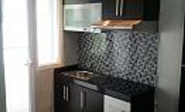 Sewa nyaman untuk jangka panjang! Studio furnished Green Pramuka Mall, fasilitas lengkap, dan lingkungan nyaman