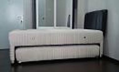 Sewa nyaman untuk jangka panjang! Studio furnished Green Pramuka Mall, fasilitas lengkap, dan lingkungan nyaman