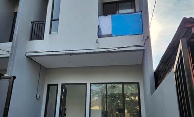 Di Jual Rumah Citra 1 Boulevard Lengkap dengan Kolam Renang