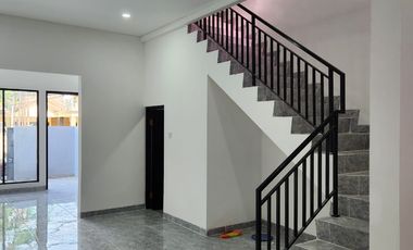Di Jual Rumah Citra 1 Boulevard Lengkap dengan Kolam Renang