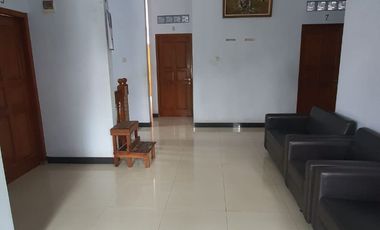 Dijual Rumah 2 Lantai Lokasi Strategis di Meruya - Jakarta Barat