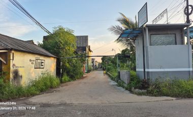 Dijual rumah bahan hitung tanah posisi hook di jalan Alpukat raya Harapan Indah Bekasi