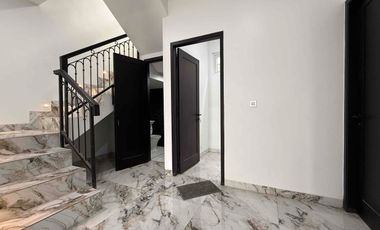 Rumah 4 Lantai Modern Classic , Private lift dan Private pool di Lokasi Premium Pejaten Jakarta Selatan.