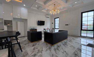 Rumah 4 Lantai Modern Classic , Private lift dan Private pool di Lokasi Premium Pejaten Jakarta Selatan.