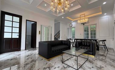 Rumah 4 Lantai Modern Classic , Private lift dan Private pool di Lokasi Premium Pejaten Jakarta Selatan.