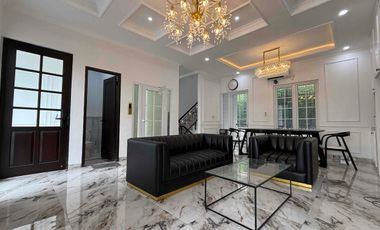 Rumah 4 Lantai Modern Classic , Private lift dan Private pool di Lokasi Premium Pejaten Jakarta Selatan.