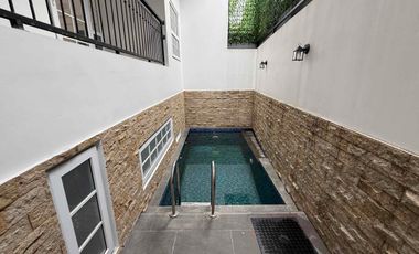 Rumah 4 Lantai Modern Classic , Private lift dan Private pool di Lokasi Premium Pejaten Jakarta Selatan.