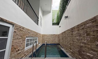 Rumah 4 Lantai Modern Classic , Private lift dan Private pool di Lokasi Premium Pejaten Jakarta Selatan.