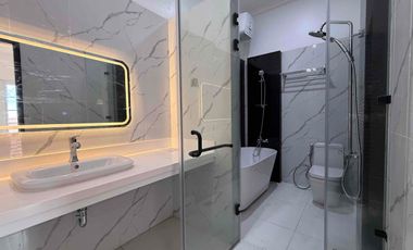 Rumah 4 Lantai Modern Classic , Private lift dan Private pool di Lokasi Premium Pejaten Jakarta Selatan.