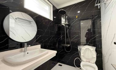 Rumah 4 Lantai Modern Classic , Private lift dan Private pool di Lokasi Premium Pejaten Jakarta Selatan.