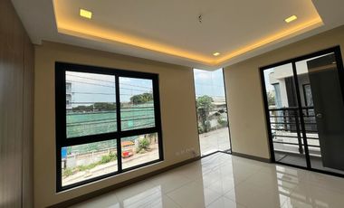 For Sale Modern 3 Storey Townhouse 4 BR in Teachers Village Q.C. KSA