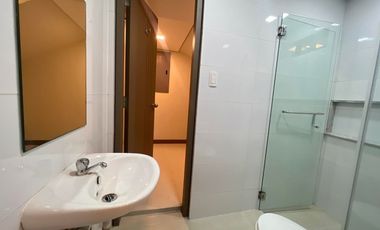 For Sale Modern 3 Storey Townhouse 4 BR in Teachers Village Q.C. KSA