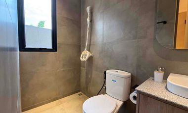 Townhouse 3 Lantai di Lebak Bulus Cilandak, Jakarta Selatan Siap Huni