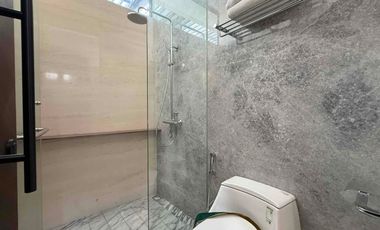 Siaphuni 3 lantai di Cimanggis Depok, Depan tol cimanggis,  Private lift dan Private Pool