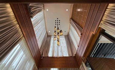 Siaphuni 3 lantai di Cimanggis Depok, Depan tol cimanggis,  Private lift dan Private Pool