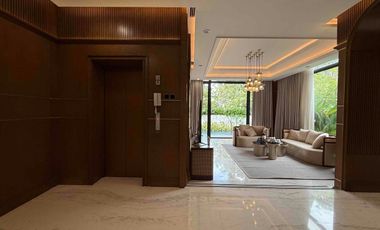 Siaphuni 3 lantai di Cimanggis Depok, Depan tol cimanggis,  Private lift dan Private Pool