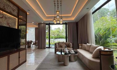 Siaphuni 3 lantai di Cimanggis Depok, Depan tol cimanggis,  Private lift dan Private Pool