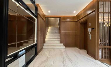 Siaphuni 3 lantai di Cimanggis Depok, Depan tol cimanggis,  Private lift dan Private Pool