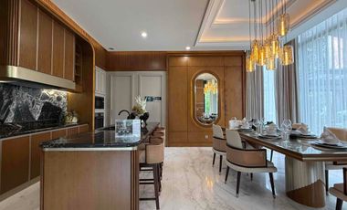 Siaphuni 3 lantai di Cimanggis Depok, Depan tol cimanggis,  Private lift dan Private Pool