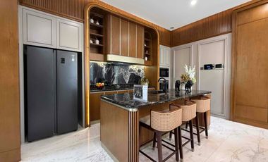 Siaphuni 3 lantai di Cimanggis Depok, Depan tol cimanggis,  Private lift dan Private Pool