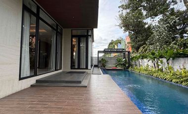 Siaphuni 3 lantai di Cimanggis Depok, Depan tol cimanggis,  Private lift dan Private Pool