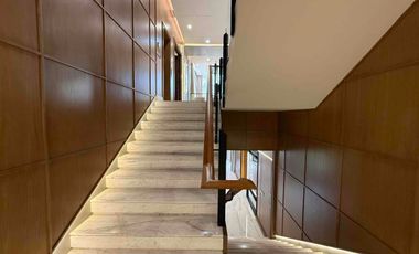 Siaphuni 3 lantai di Cimanggis Depok, Depan tol cimanggis,  Private lift dan Private Pool