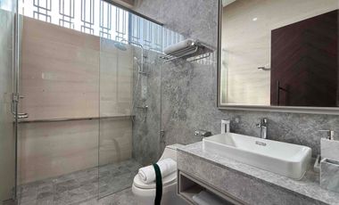 Siaphuni 3 lantai di Cimanggis Depok, Depan tol cimanggis,  Private lift dan Private Pool