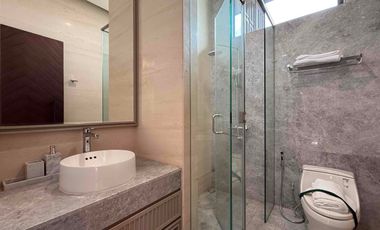 Siaphuni 3 lantai di Cimanggis Depok, Depan tol cimanggis,  Private lift dan Private Pool