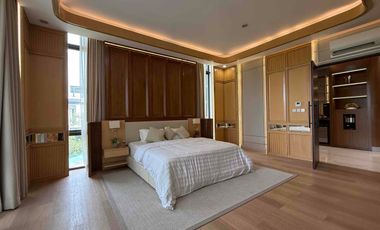 Siaphuni 3 lantai di Cimanggis Depok, Depan tol cimanggis,  Private lift dan Private Pool