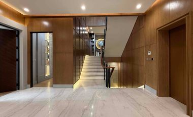 Siaphuni 3 lantai di Cimanggis Depok, Depan tol cimanggis,  Private lift dan Private Pool