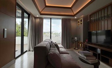 Siaphuni 3 lantai di Cimanggis Depok, Depan tol cimanggis,  Private lift dan Private Pool