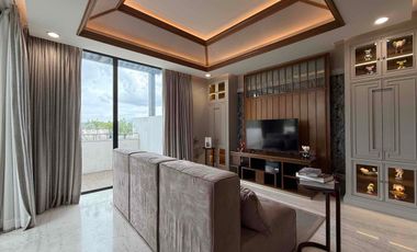 Siaphuni 3 lantai di Cimanggis Depok, Depan tol cimanggis,  Private lift dan Private Pool