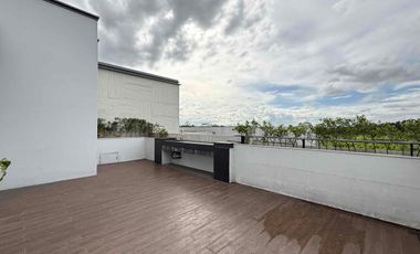 Siaphuni 3 lantai di Cimanggis Depok, Depan tol cimanggis,  Private lift dan Private Pool