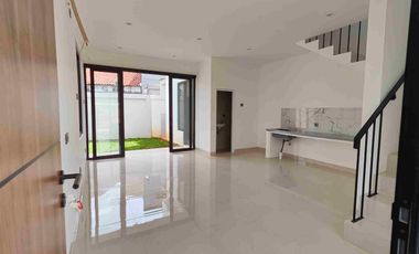 DIJUAL RUMAH MODERN DALAM CLUSTER DI JAKARTA BARAT HANYA 1M AN
