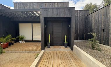 Desde abril,  Boldos de Santa Adela, sin muebles