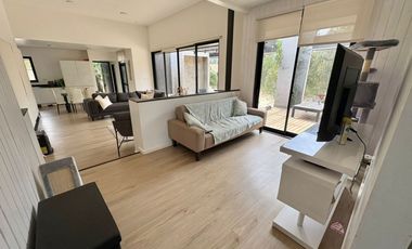 Desde abril,  Boldos de Santa Adela, sin muebles