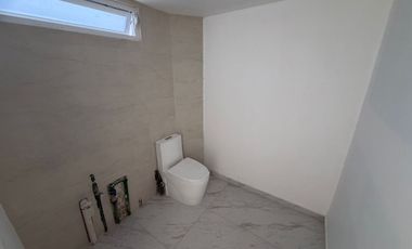 Renta $140,000.00 de Consultorios Médicos frente a Urgencias del Hospital Santa María Chapalita