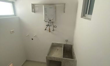 SE ARRIENDA APARTAMENTO DE 3 HABITACIONES