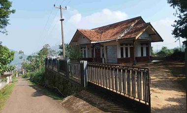 MURAH vila rumah sejuk asri  luas728/75 harga 475jt di pinggir jalan di Parakan muncang