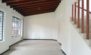 Casa comercial en arriendo en Laureles, Los Colores