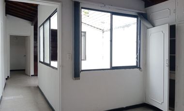 Casa comercial en arriendo en Laureles, Los Colores