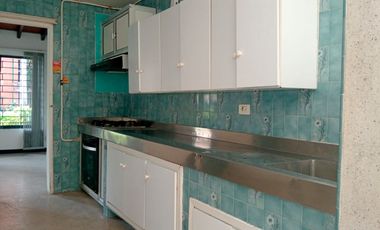 Casa comercial en arriendo en Laureles, Los Colores