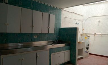 Casa comercial en arriendo en Laureles, Los Colores