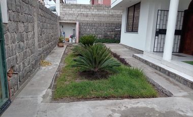 VENTA DE CASA INDEPENDIENTE EN LA MITAD DEL MUNDO