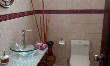 VENTA DE CASA INDEPENDIENTE EN LA MITAD DEL MUNDO