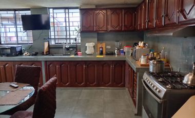 VENTA DE CASA INDEPENDIENTE EN LA MITAD DEL MUNDO