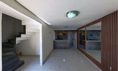 Cómoda casa de 3 niveles en fraccionamiento