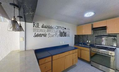 Cómoda casa de 3 niveles en fraccionamiento