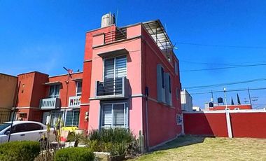 Cómoda casa de 3 niveles en fraccionamiento